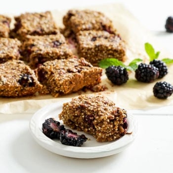 Blackberry Quinoa Breakfast Bars with Cinnamon