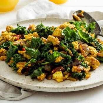 Vegan Turmeric Tofu Scramble with Nutritional Yeast